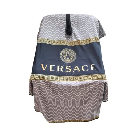 capa de barbero versace|Capa premium con cierre ziper VERSACE .